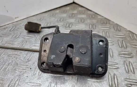 Toyota Land Cruiser (J100) Tailgate/trunk/boot lock/catch/latch