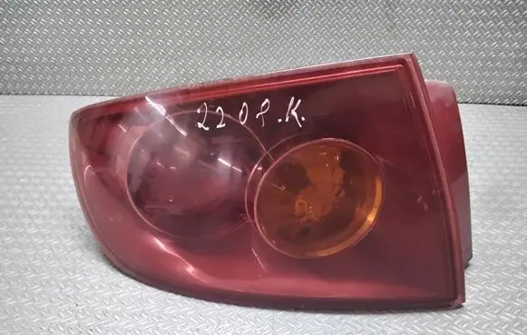 Mazda 3 I Rear/tail lights E110638