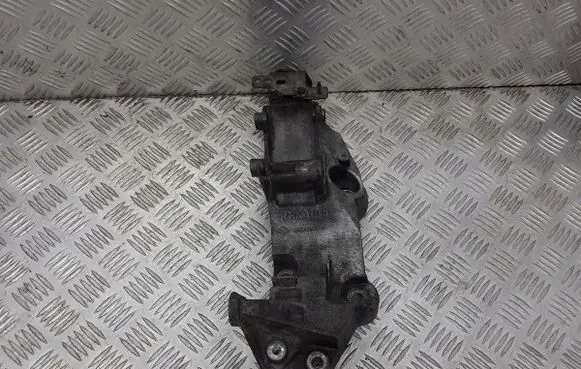 Renault Scenic II - Grand scenic II Generator/alternator bracket 8200527320