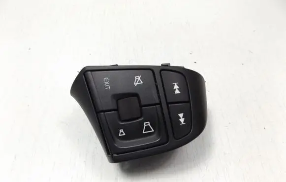 Volvo V40 Steering wheel buttons/switches 31334462