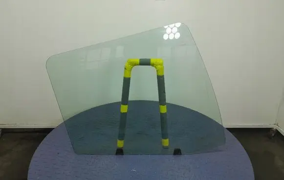 AC 428 Front door window glass four-door
