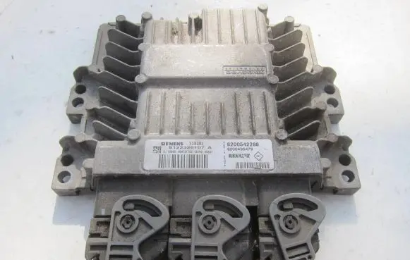 Renault Megane II Engine control unit/module S122326107A 8200542288 8200495479