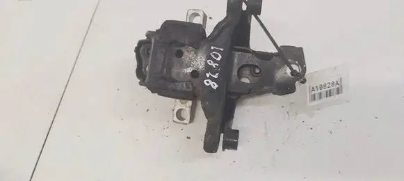 Volkswagen Polo IV 9N3 Engine mount bracket 6Q0199555