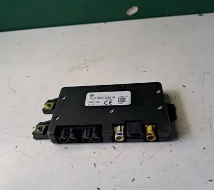 Volkswagen Touareg I Antenna control unit 7L6035530B 12041700