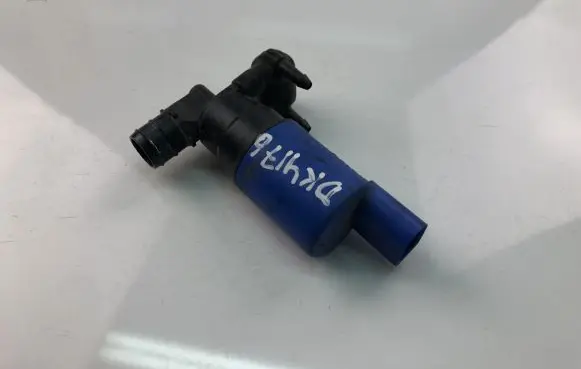 Volvo V60 Windscreen/windshield washer pump AV6113K082AA