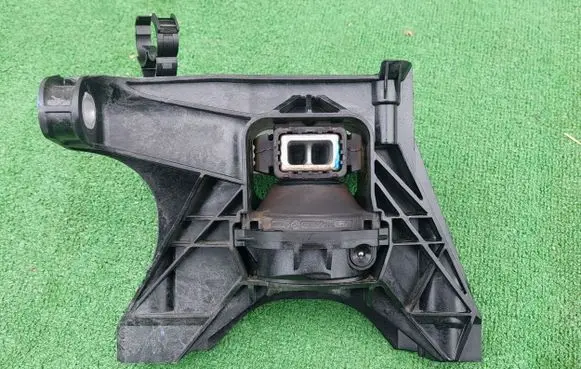 Opel Combo D Engine mount bracket 9820297580