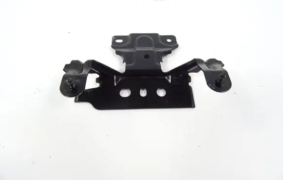 Mazda 3 III Engine mount bracket