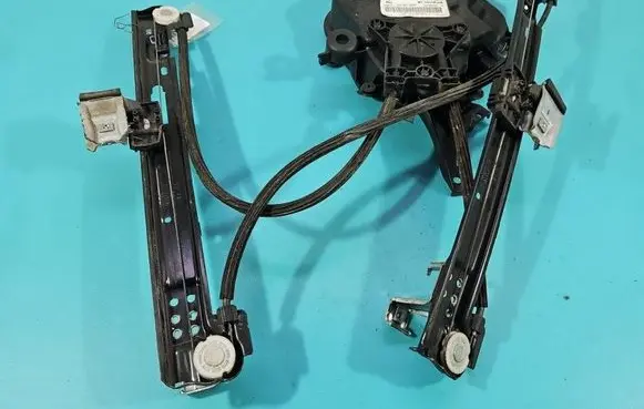 Seat Ibiza IV (6J,6P) Front door window regulator with motor 6R0959802P IMPRK1546932