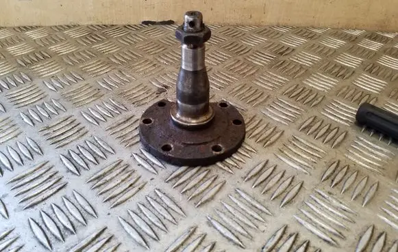 Audi A6 S6 C4 4A Stub axle 
