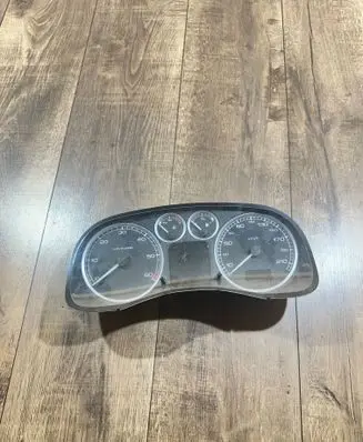 Speedometer (instrument cluster)