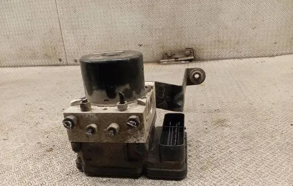 Ford Focus ABS Pump BV612C405BH
