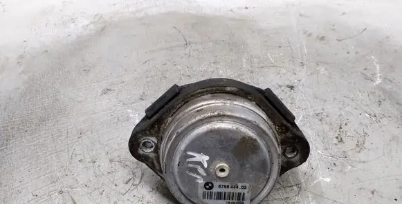 BMW X5 E53 Engine mount bracket 6758444 675844402