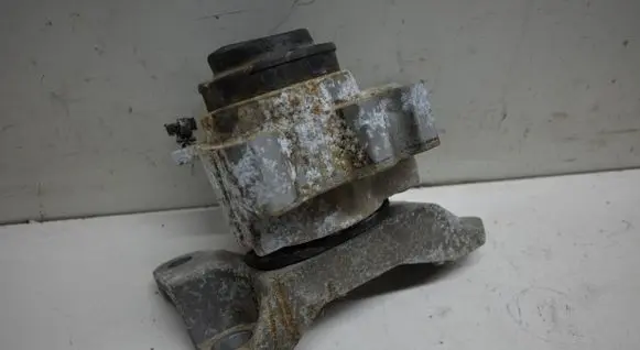 Mazda CX-7 Engine mount bracket