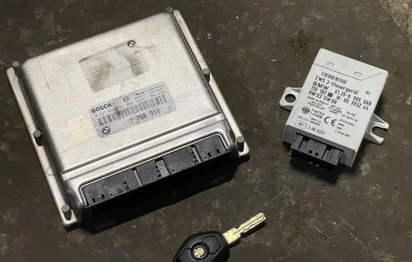 BMW 5 E39 Engine ECU kit and lock set 7788310 28RTE978 0281010314