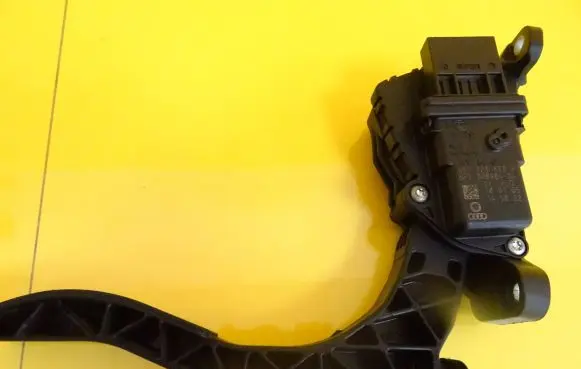 Audi A6 S6 C6 4F Accelerator throttle pedal 4F1723523A