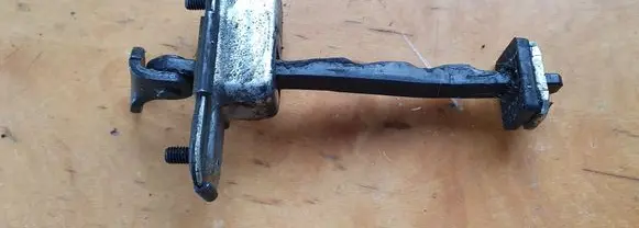 Hyundai ix35 Rear door check strap stopper