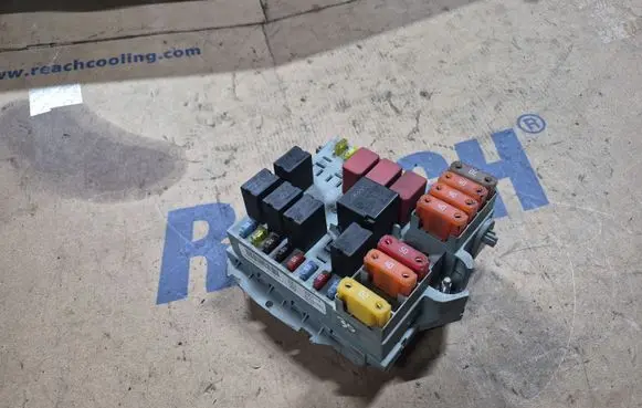 Alfa Romeo 159 Fuse module 50508214 11042007 0050508214057657