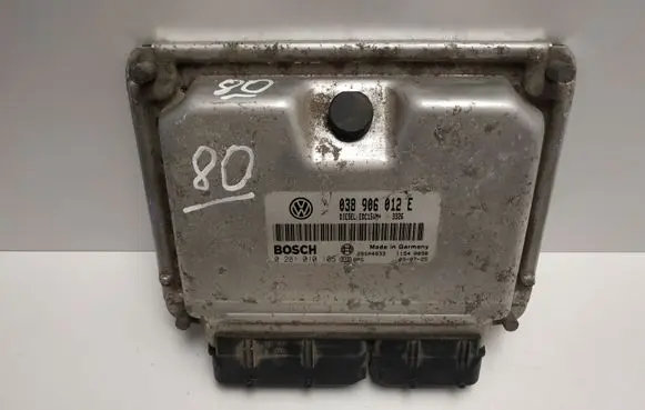 Skoda Octavia Mk1 (1U) Engine control unit/module 038906012E 0281010105