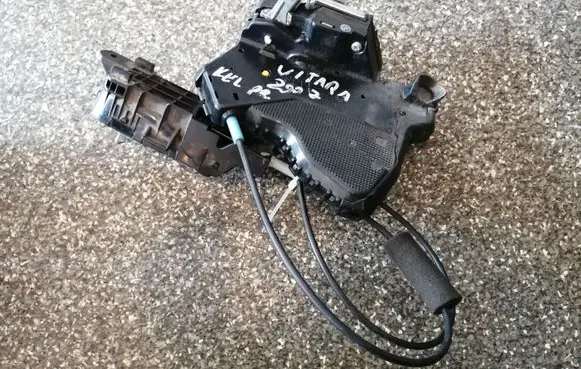 Suzuki Grand Vitara II Front door lock