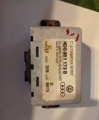 Audi A4 S4 B5 8D Alarm control unit/module 4d0951173b