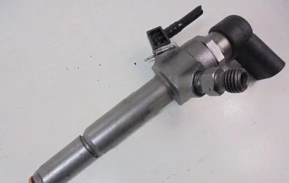 Ford Focus C-MAX Fuel injector 8200294788