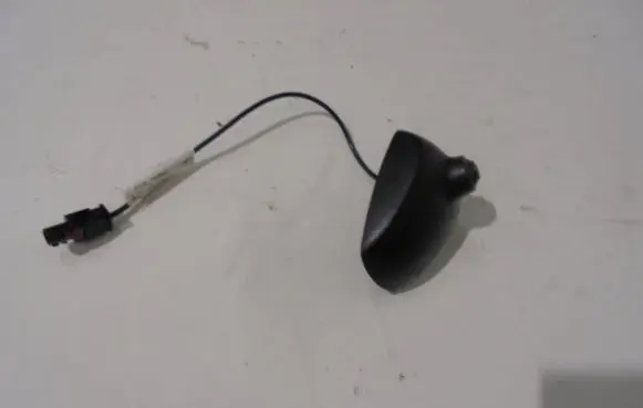 Mitsubishi L200 Aerial GPS antenna 