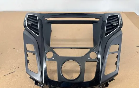 Hyundai i40 Dash center air vent grill U09C653810