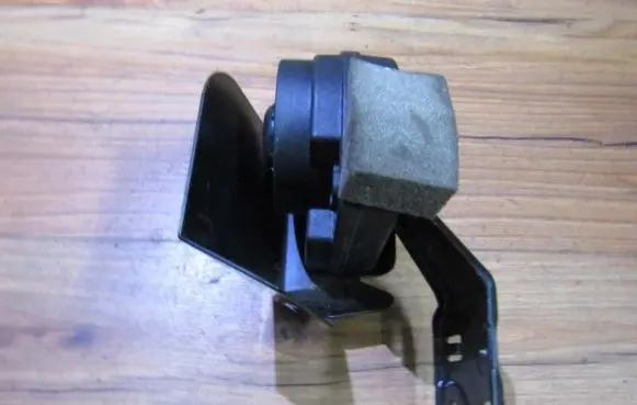 BMW 3 E46 Horn signal 838315411 gb9914a102