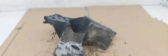 Audi A4 S4 B5 8D Engine mounting bracket 8D0199352H