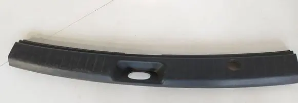 Trunk/boot sill cover protection