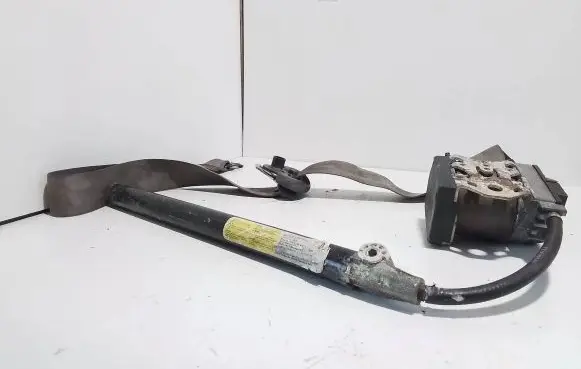 Volkswagen Golf V Front seatbelt 1K0857705C 09561775