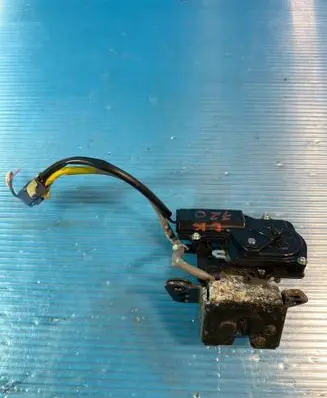 Toyota Avensis T250 Tailgate lock latch 