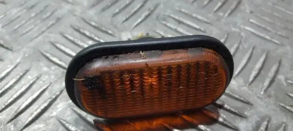 Renault Megane I Front fender indicator light