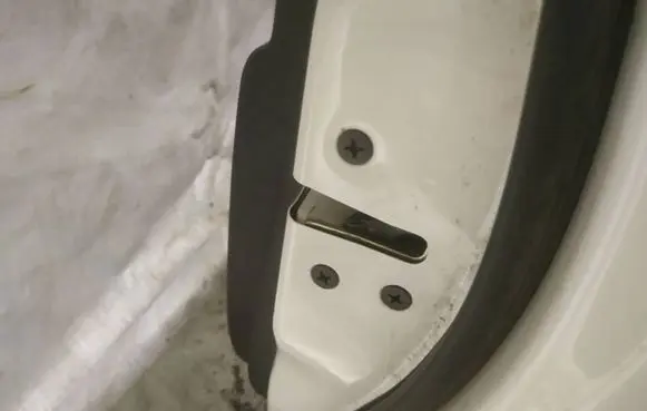 Mazda 2 Front door lock