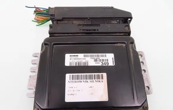 Volvo S40, V40 Engine control unit/module P30614349 S118245014A