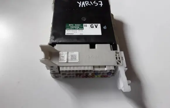 Toyota Yaris Comfort/convenience module 892210D400