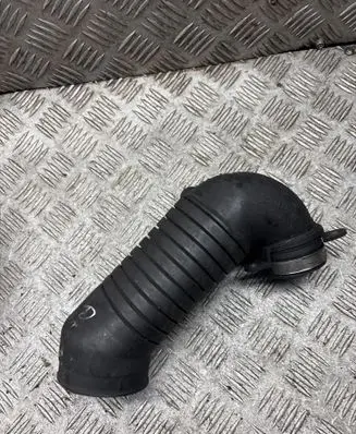 Volkswagen PASSAT B6 Intercooler hose/pipe 8D0129615