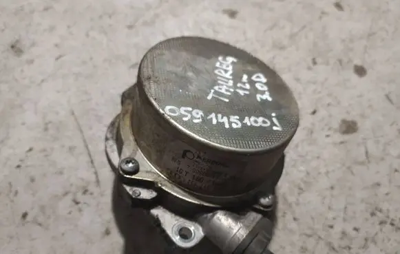 Volkswagen Touareg II Vacuum pump 059145100J