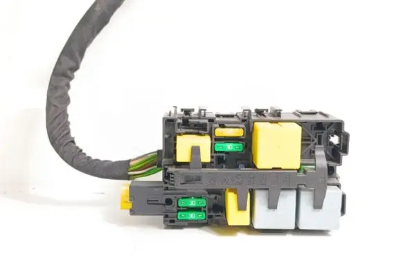 Peugeot 308 Fuse module 9806192580