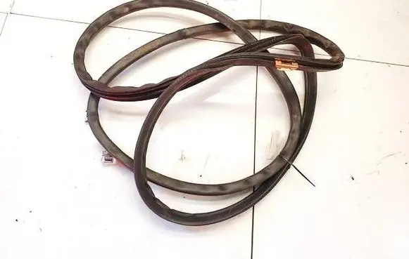 Toyota Corolla E120 E130 Rubber seal front coupe door 