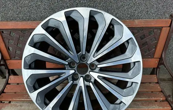 Audi Q8 e-tron R21 alloy rim 
