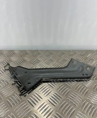 Audi Q5 SQ5 Fender mounting bracket 8R0821135