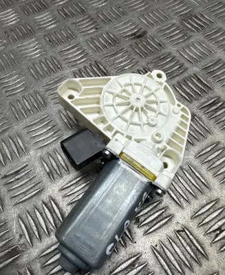 Mercedes-Benz CLA C117 X117 W117 Rear door window regulator motor A2078200542