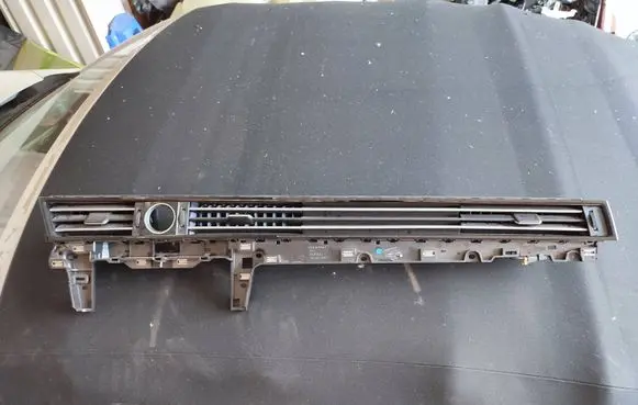 Volkswagen PASSAT B8 Dash center air vent grill 3G1858416