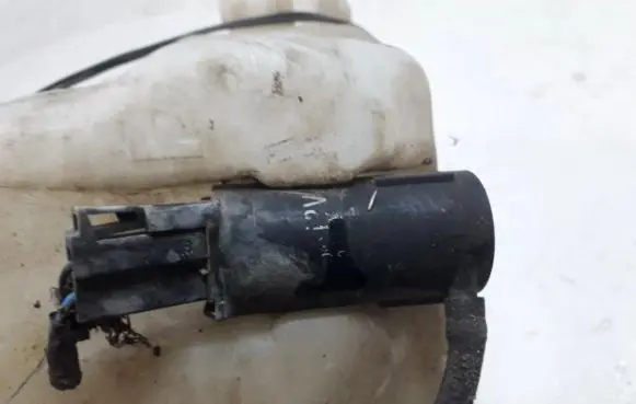 Mazda 626 Windscreen/windshield washer pump