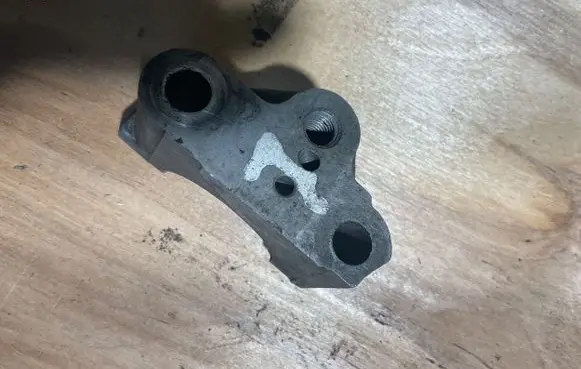 Mitsubishi Pajero Camshaft holder 