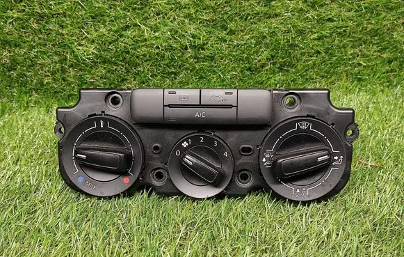 Volkswagen Jetta VI Climate control unit 5C0820047CK