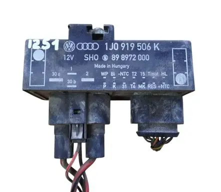 Volkswagen Golf III Coolant fan relay 1J0919506K