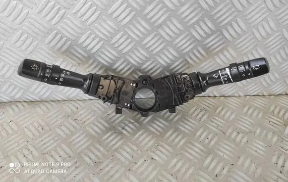 Wiper turn signal indicator stalk/switch