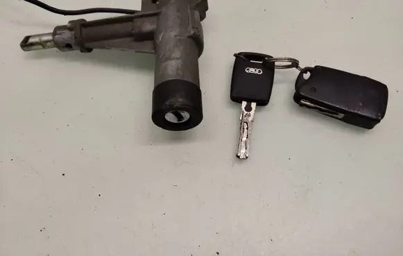 Audi A6 S6 C4 4A Ignition lock 4a0905851